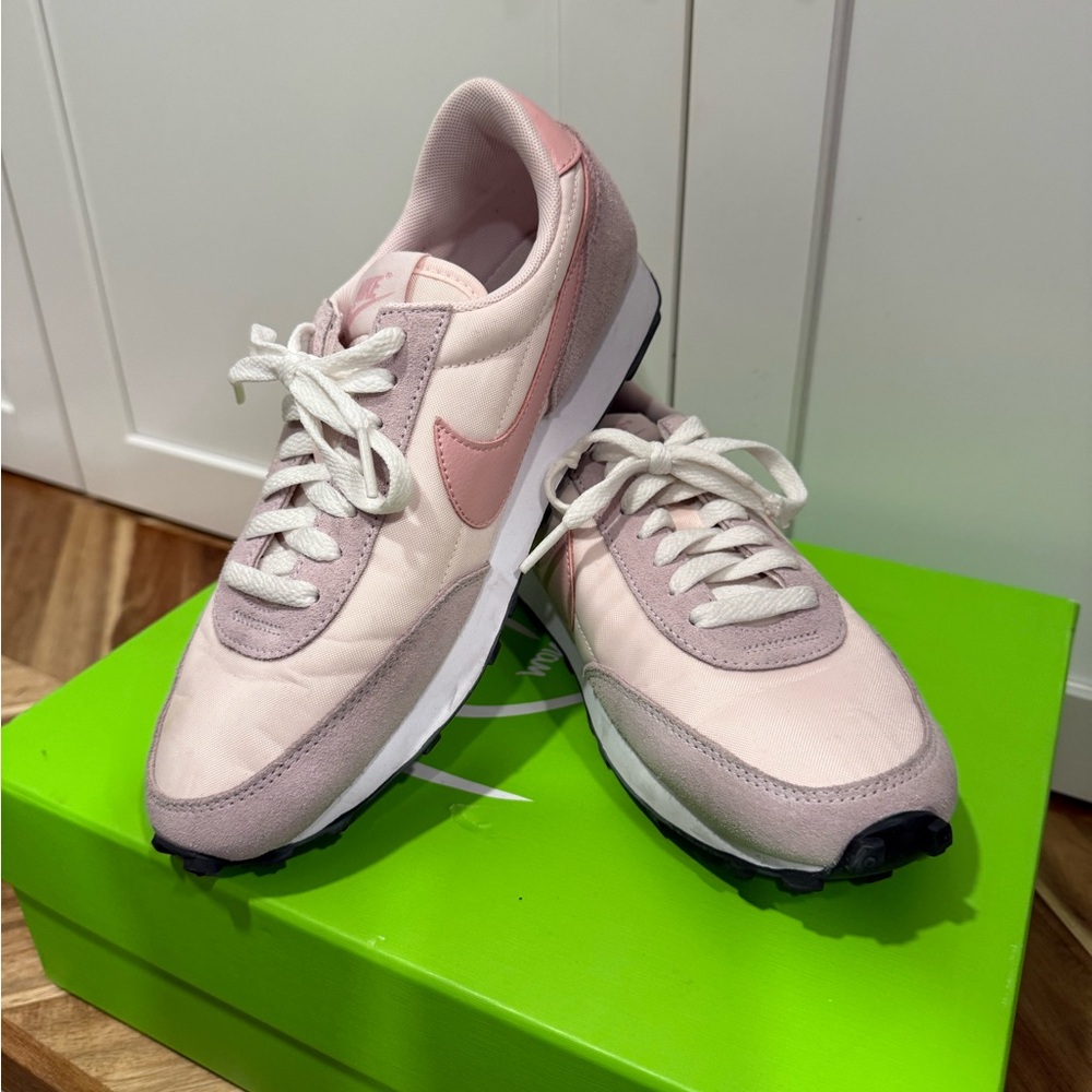 NWOT Nike Pink Retro Pacific Sneakers size 7.5 Gorgeous!